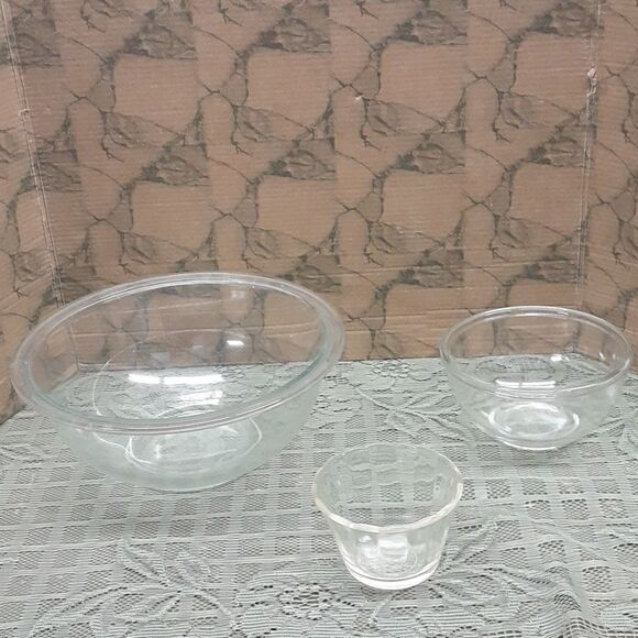 3 pc bundle of 1 Pyrex bowl, a generic bowl, and a Fire King cup - Picture 1 of 7